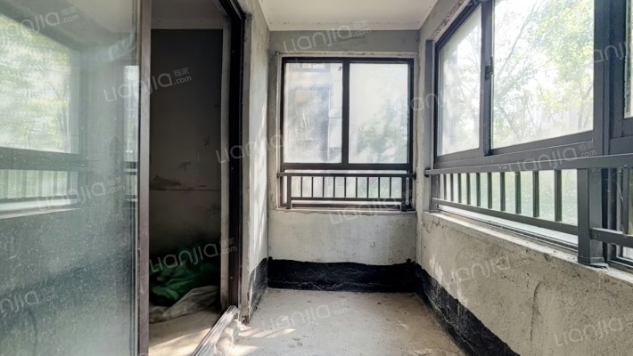 东邻湖苑二手房实景图