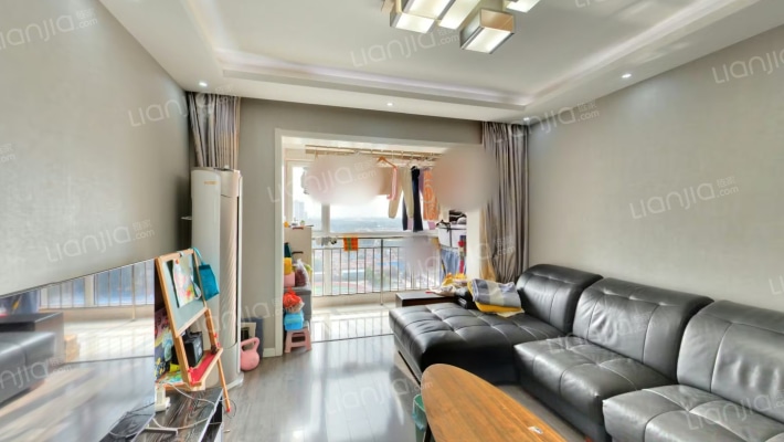 瑞河兰乔南区二手房实景图