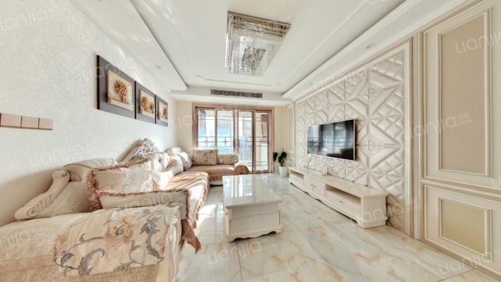 英伦尊邸二手房实景图