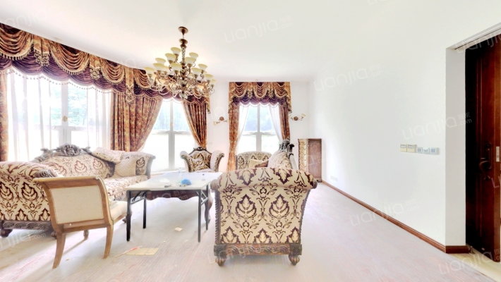 净月名仕山庄B区二手房实景图