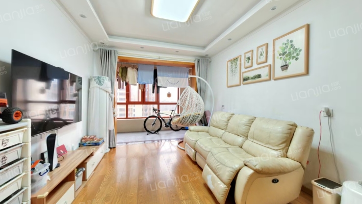 绿地国际博览城一期卧珑二手房实景图