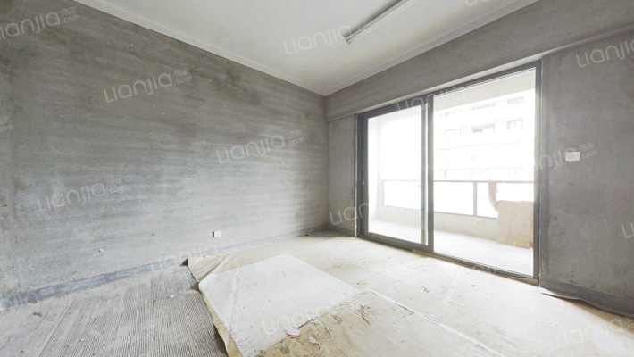 沁芳名苑二手房实景图