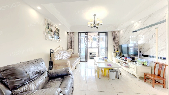 天下锦城爱丁堡二手房实景图