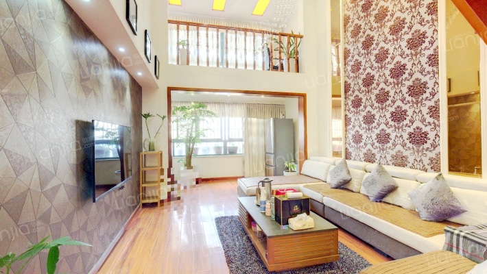 荷里活二手房实景图