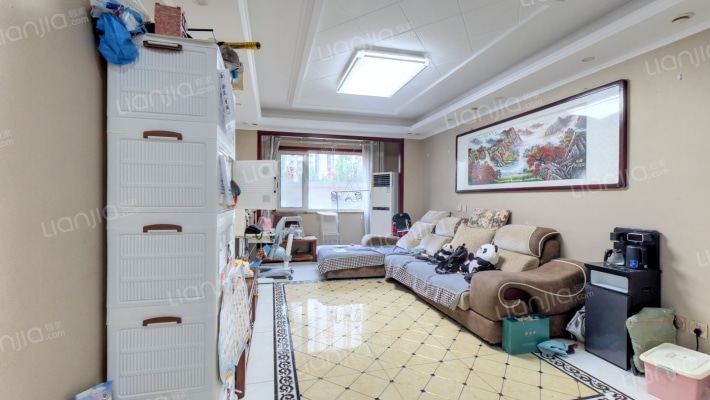 带30平米露台  南北通透精装三居-客厅