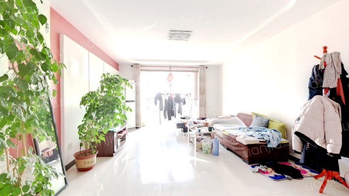 此房子位置佳，院内环境好，楼间距大，采光充足-客厅