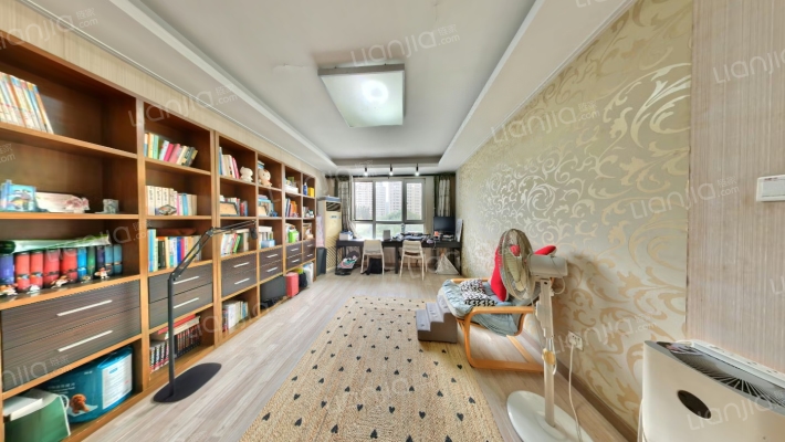 天泰城迦南美地二手房实景图