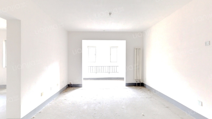 水岸城春华园二手房实景图