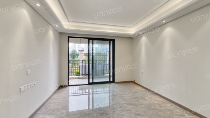 保利香颂三期二手房实景图