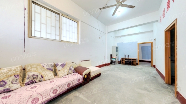 灯具市场商住楼二手房实景图