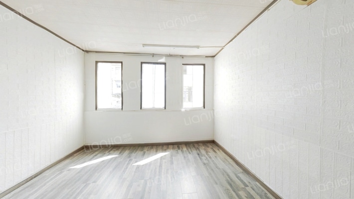 屯前街142号二手房实景图