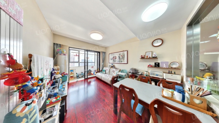 惠灵顿河庭花苑二手房实景图