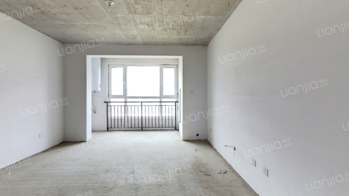 出售香邑溪谷玫瑰园洋房  四居双卫  毛坯 采光 视野好-客厅