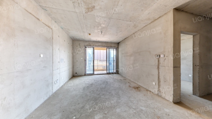 绿地峰辉二期二手房实景图