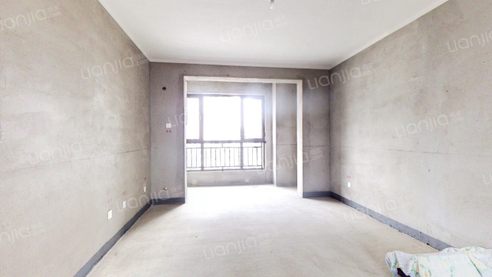 天伦湾三居室，中间楼层，采光无遮挡-客厅