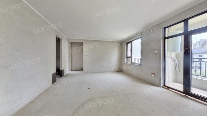 出售 凤麟府南北通透三居双卫 毛坯  户型好-客厅