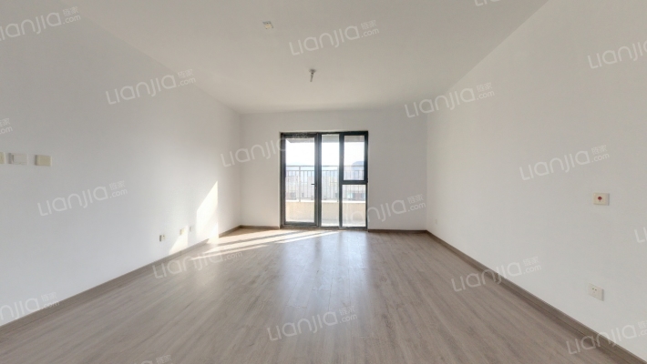 绿地柏仕晶舍二手房实景图