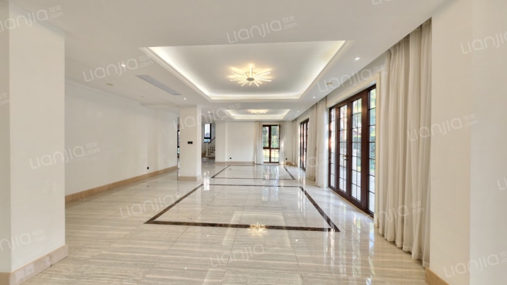 圣堡别墅二手房实景图