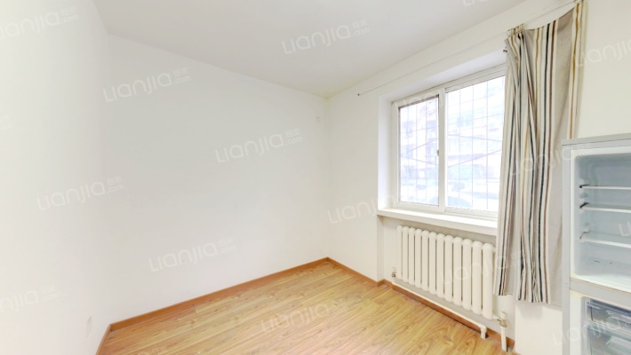 中核二四小区二手房实景图