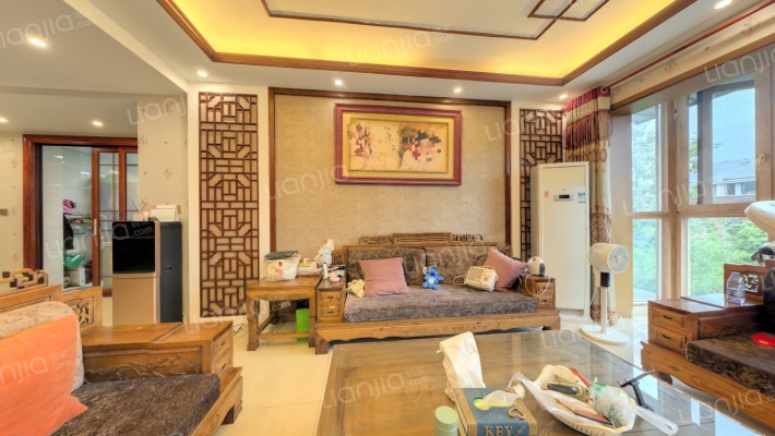 泓坊河畔二手房实景图