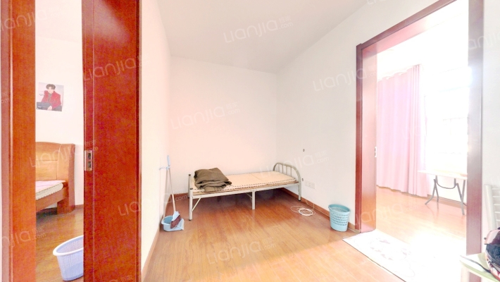 自行车厂宿舍二手房实景图