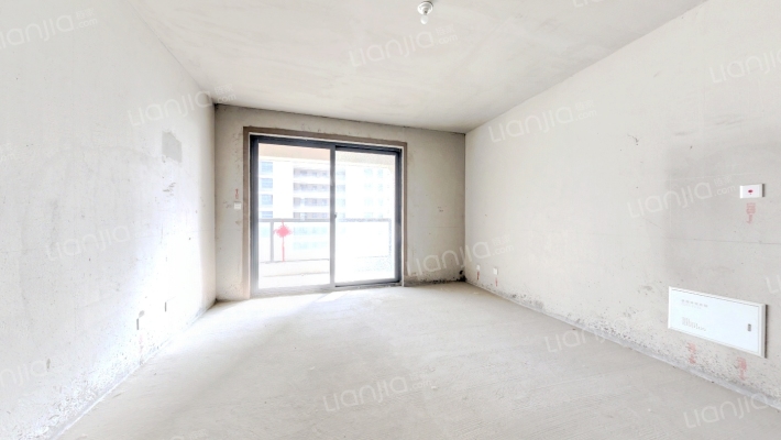 均和华府二手房实景图