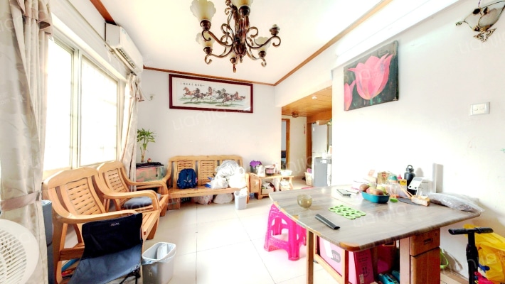 嘉鸿花园二手房实景图