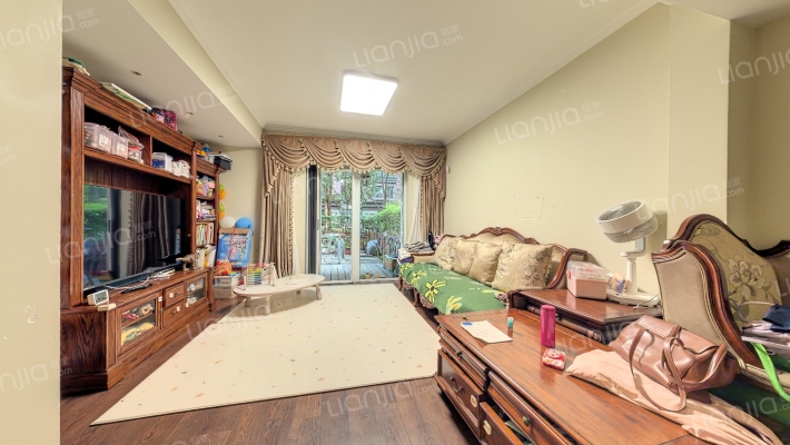 万科琥珀郡园二手房实景图