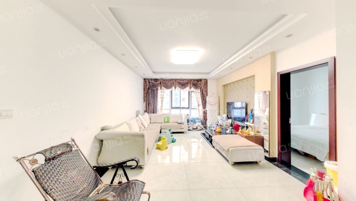 泊爱蓝湾二手房实景图