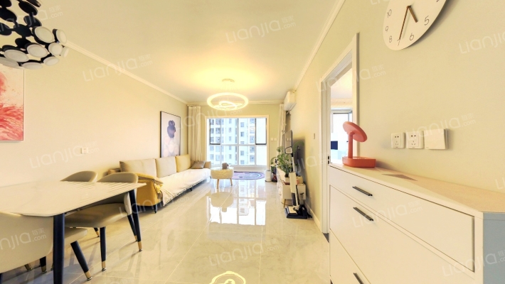 西南向两居，精装修 拎包入住，楼层好-客厅