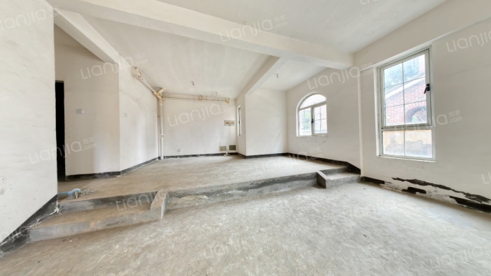 半山卫城朴墅二手房实景图