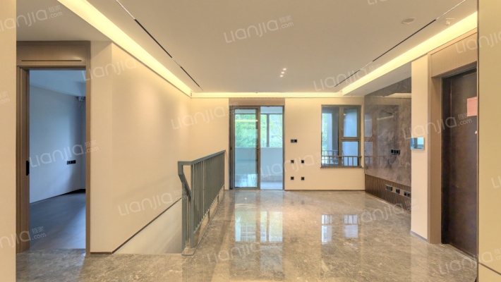 翡丽铂湾二手房实景图