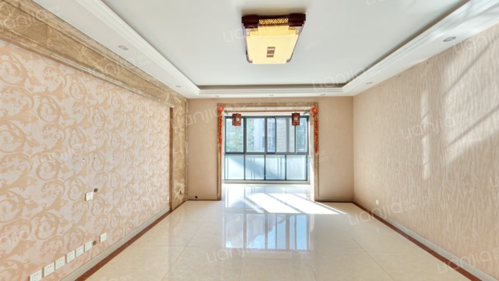 滨江河畔二手房实景图