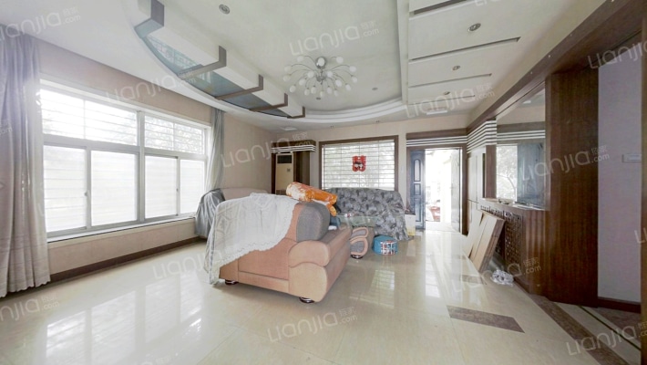 滨江别墅二手房实景图