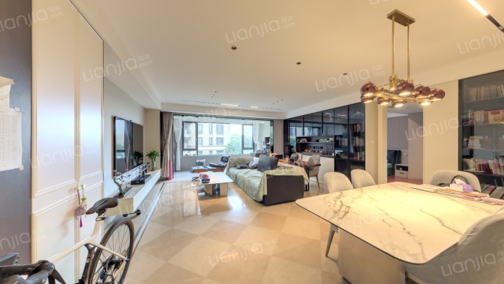 融创山湖院墅二手房实景图