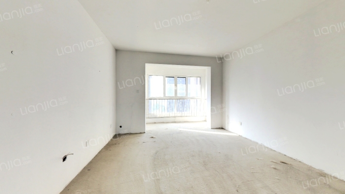 南北通透采光充足，毛坯房自由装修-客厅