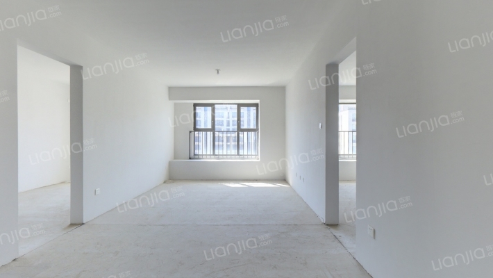 高铁板块南北通透四居室，三面宽朝南，一梯两户-客厅