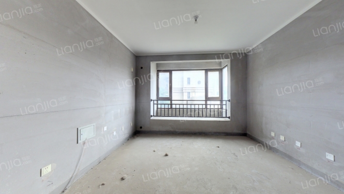 2017年建的新小区 集中供暖 人车分流 刷卡入园-客厅