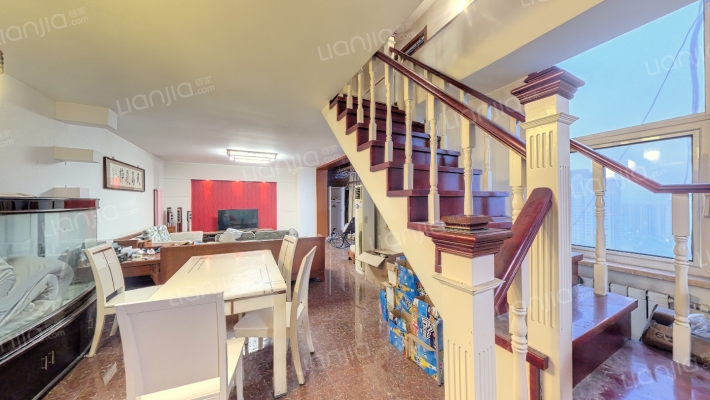 六维极景二手房实景图