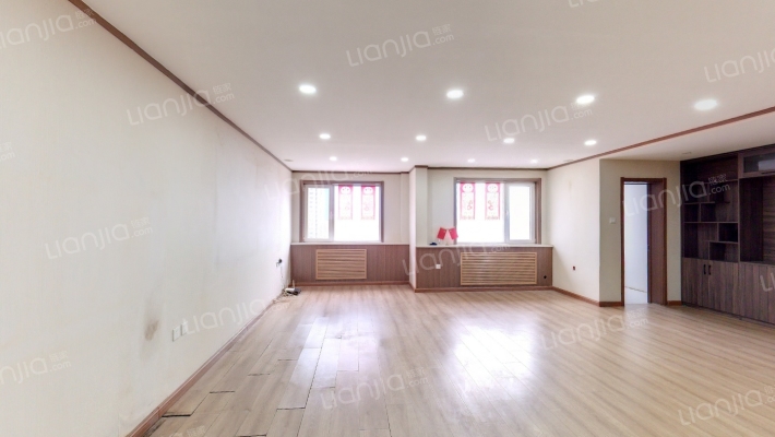 万隆中心大厦二手房实景图