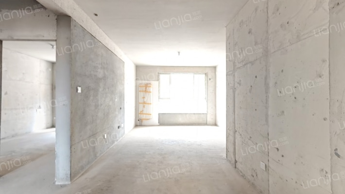 名爵滨河花园二手房实景图