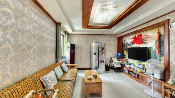 鸿港华庭二手房实景图