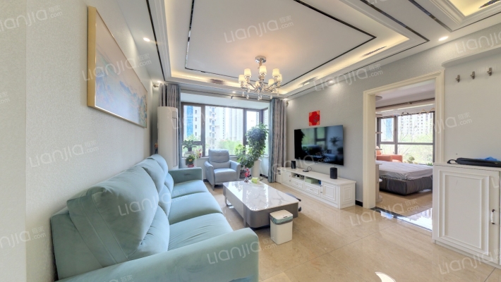 房子南北通透三居，房本满二，精装修。-客厅