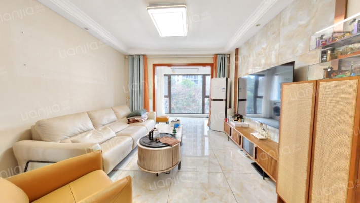 纯水岸东湖三期二手房实景图