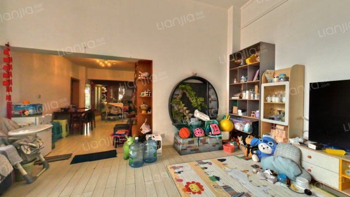 鸿运都市别墅二手房实景图