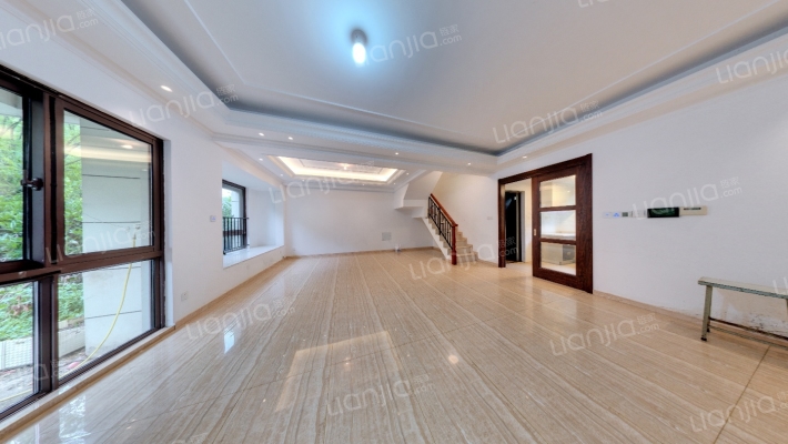 见山湖别院二手房实景图