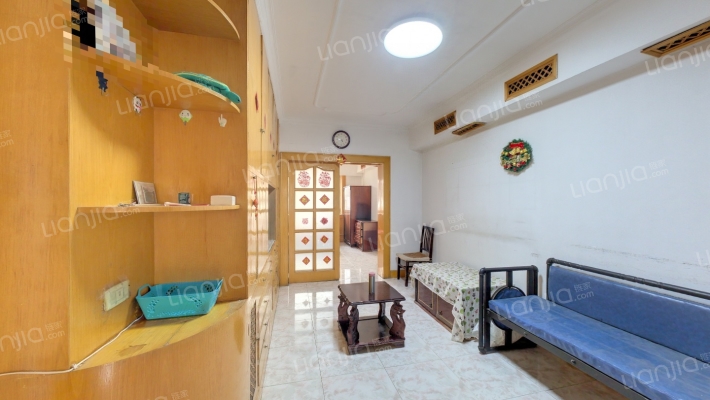 育梁里二手房实景图