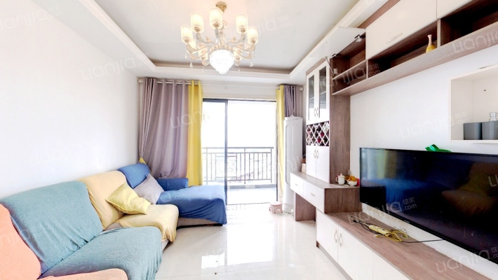 吉维尼鲜花小镇二手房实景图