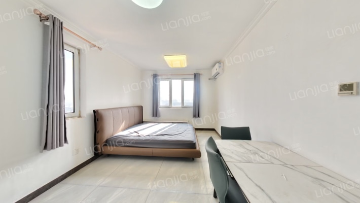 世华龙樾一期西区二手房实景图