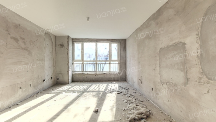 七十年大产权   集中供暖   三居-客厅